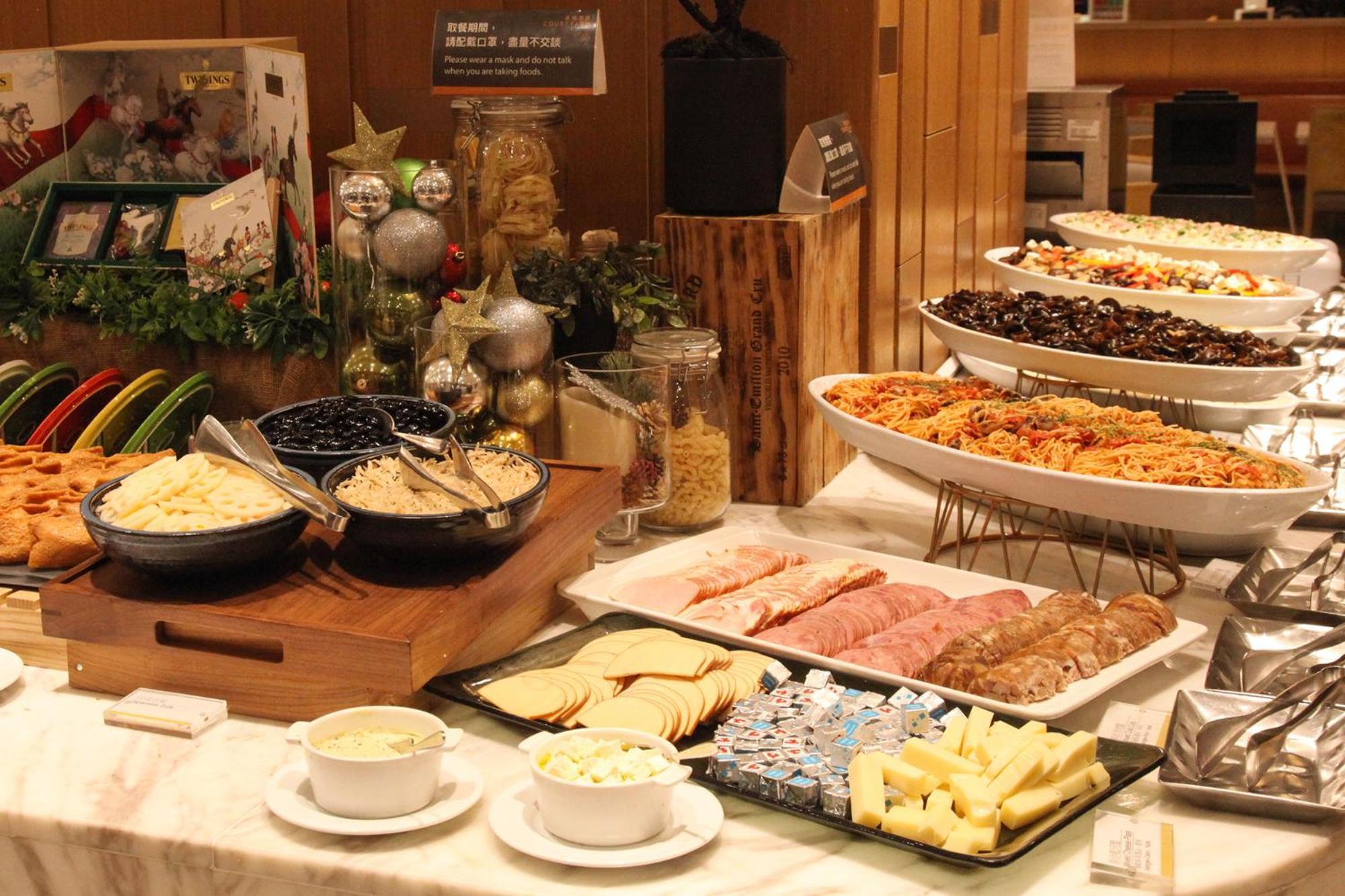 코트야드 바이 메리어트 타이베이 호텔 외부 사진 A buffet