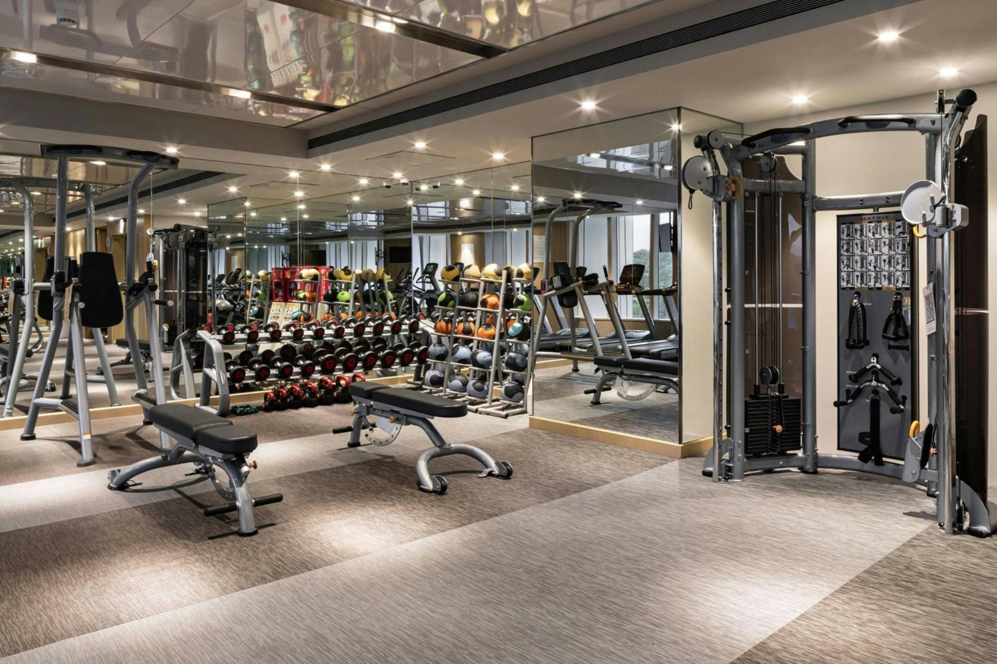 코트야드 바이 메리어트 타이베이 호텔 외부 사진 The gym at The Dorchester